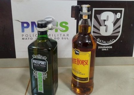 Foragida do sistema prisional é presa após furtar garrafas de uísque