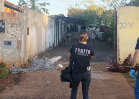 Venezuelano ameaça a mãe com faca, tenta agredir PMs e é baleado