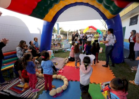 Prefeitura entrega Tendas da Leitura, livros e geladeira para a Rede Municipal de Ensino