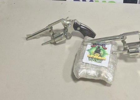Polícia Militar prende passageira de carro de aplicativo com armas e skunk