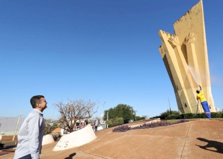 Prefeitura inicia limpeza e revitalização do Monumento ao Colono, a 'Mão do Braz'