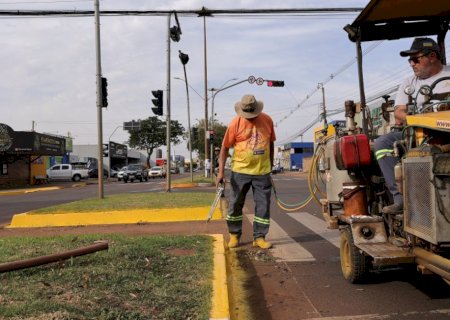Após recapeamento, prefeitura inicia sinalização de trânsito no Grande Água Boa