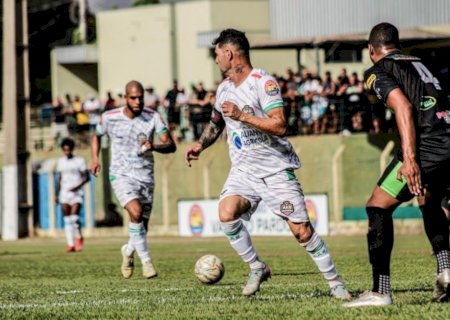 Caio Vidal marca 3, Bataguassu vence CRA e assume liderança da Série B Estadual