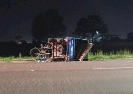 Pai morre e adolescente fica ferido em acidente na BR-463; motorista foge