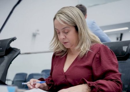 Lia Nogueira apresenta projeto de lei para homenagear médicos que marcaram a saúde em Dourados