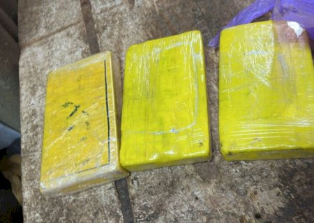 Dupla é presa com 3 quilos de cocaína em comércio de fachada