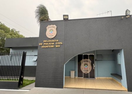 Alegando bullying, adolescente de 15 anos esfaqueia colega em sala de aula