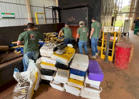 Polícia incinera 11,5 toneladas de drogas na fronteira com o Paraguai