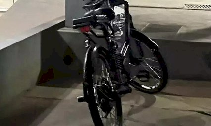 Menina de 3 anos morre atropelada por bicicleta elétrica guiada por adolescente