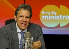 Tarifaço prejudicou mais que beneficiou população dos EUA, diz Haddad
