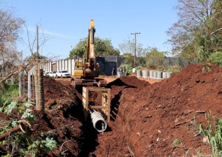 Marçal Filho dá início às obras de drenagem e asfalto no Jardim Laranja Doce