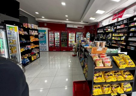 Comerciante é preso por vender cigarro eletrônico e produtos impróprios para o consumo