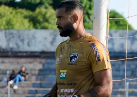 Goleiro brasileiro denuncia racismo durante jogo de futebol em Pedro Juan