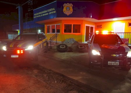 Carreteiro acompanhado da família é preso com tabletes de cocaína em MS