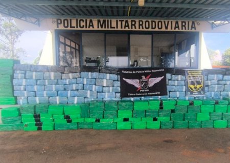 Veículos roubados são apreendidos com 3,2 toneladas de maconha na fronteira