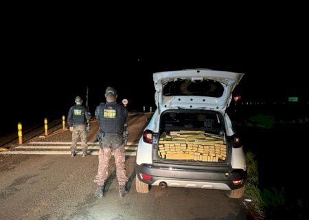 Carro roubado em SP é apreendido em rodovia de MS com 712 quilos de droga