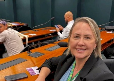 Em Brasília, Liandra discute regulamentação de lei para pessoas com fibromialgia