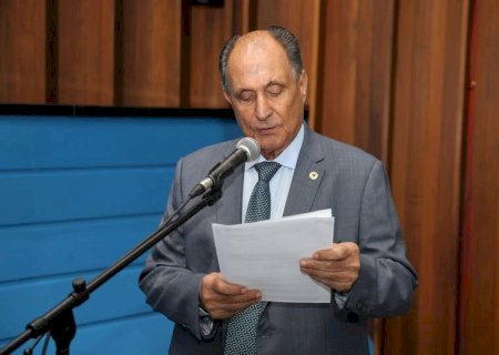 Zé Teixeira solicita recursos para vaquejada e reforma de praça