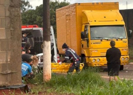 Rapaz em surto provoca acidente e deixa jovem gravemente ferida em Rodoanel