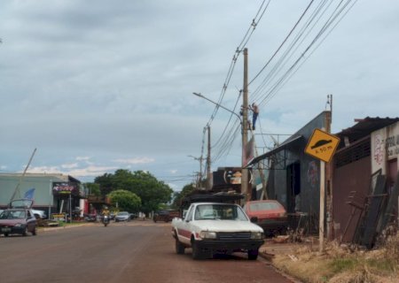 População refaz ligações clandestinas um dia após operação em Dourados