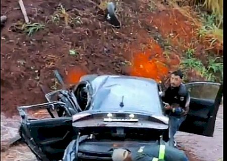 Duas pessoas ficam feridas em acidente entre ônibus e carro de passeio na MS-156