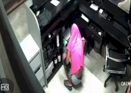 Autor de furto é preso e confessa crime à mãe na delegacia