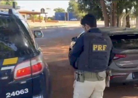 PRF apreende maconha e recupera veículo furtado após perseguição em Maracaju