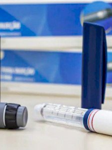 Uso de canetas emagrecedoras por idosos requer cuidados, diz geriatra