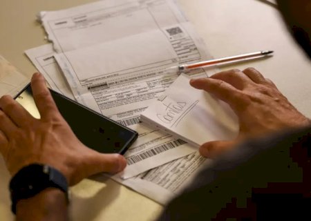 Salário mínimo de R$ 1.621 começa a ser pago nesta segunda