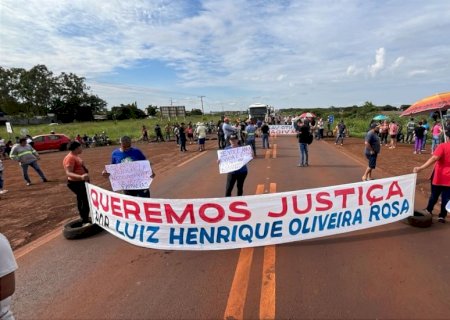 Manifestantes prometem manter ato e ameaçam ir à praça de pedágio