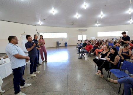 Em capacitação da Reme, prefeito anuncia projeto de reajuste salarial da Educação