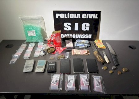 Polícia fecha “boca de fumo” e prende dupla responsável pelo local