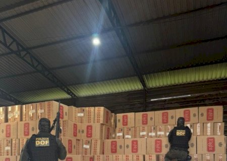 Polícia desarticula depósito e apreende 100 mil pacotes de cigarros em galpão