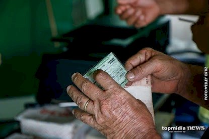 Falsa assistente social é presa suspeita de aplicar golpe de empréstimo em idosos em Campo Grande