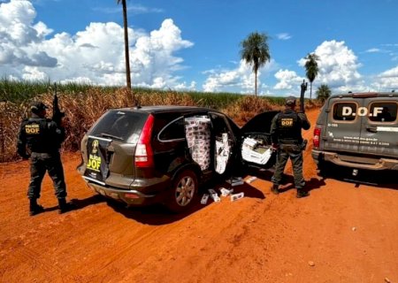Contrabandista fura bloqueio, foge em alta velocidade e abandona SUV na MS-465