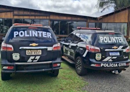 Mulher que decepou orelha de companheiro e jogou no lixo é presa