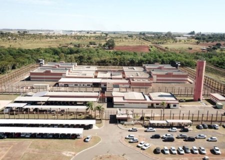 Operação em presídio federal de MS cumpre mandados contra bicheiro carioca