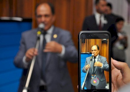 Zé Teixeira aciona bancada por recursos em assistência social e educação