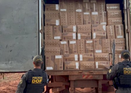 Caminhão baú é apreendido com 40 mil pacotes de cigarros paraguaios na MS-386