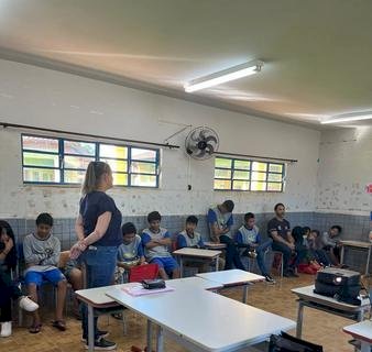Programa Saúde na Escola realiza palestra sobre prevenção da gravidez na adolescência em escola indígena