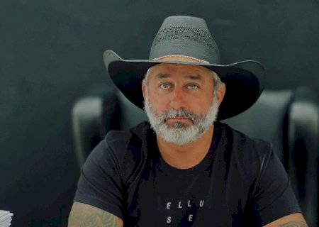 Prefeito desobedece Justiça, se revolta contra O Jacaré, mas arrega e ação de R$ 50 mil é extinta