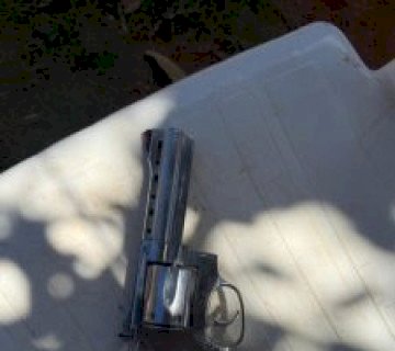 Foragido da Justiça é preso com revólver, maconha e cocaína na Capital