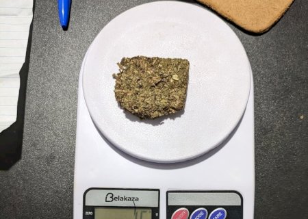 Mãe denuncia filho de 15 anos e polícia apreende drogas escondidas em bicicleta elétrica