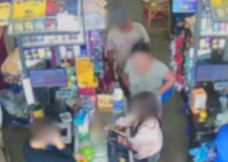 Homem persegue crianças e as convida para 'oração gostosa' no carro (vídeo)