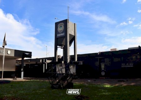 Casa é invadida e tem joias avaliadas em R$ 100 mil furtadas