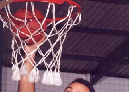 Oscar Schmidt, maior ídolo do basquete brasileiro, morre em SP aos 68 anos