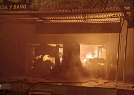 Fogo atinge centro comercial em Pedro Juan e perícia descarta curto-circuito