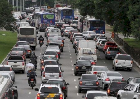 Gasolina e alimentos pressionam, e prévia da inflação sobe para 0,89%