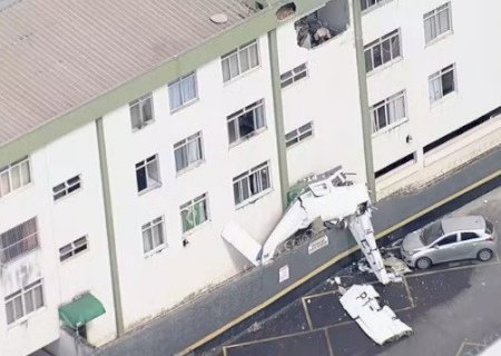 Avião de pequeno porte bate em prédio em BH; uma pessoa morreu e 3 ficaram feridas
