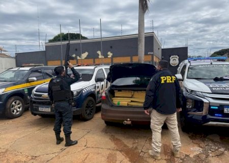 Motorista abandona veículo com meia tonelada de maconha e foge após abordagem